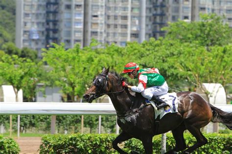 騎師鍾亦禮|The Hong Kong Jockey Club